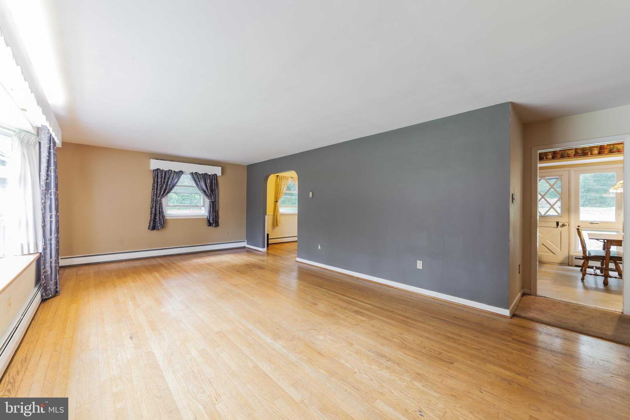 117 Crestview Road Phoenixville, PA 19460 - Photo 6 of 32 Living Room