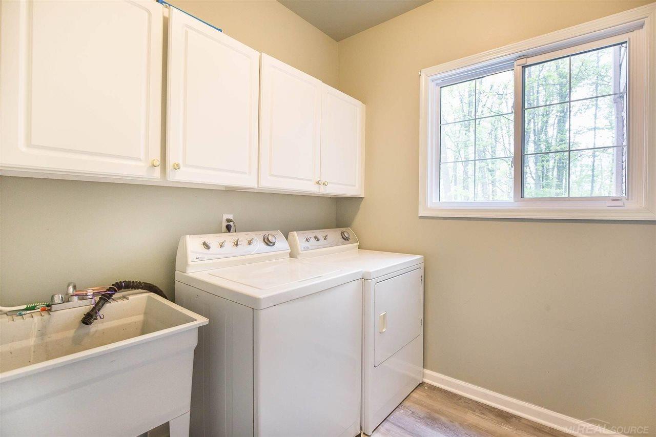727 Lake Ridge Road Rochester, MI 48307 - Photo 21 of 40 50040875-20.JPG