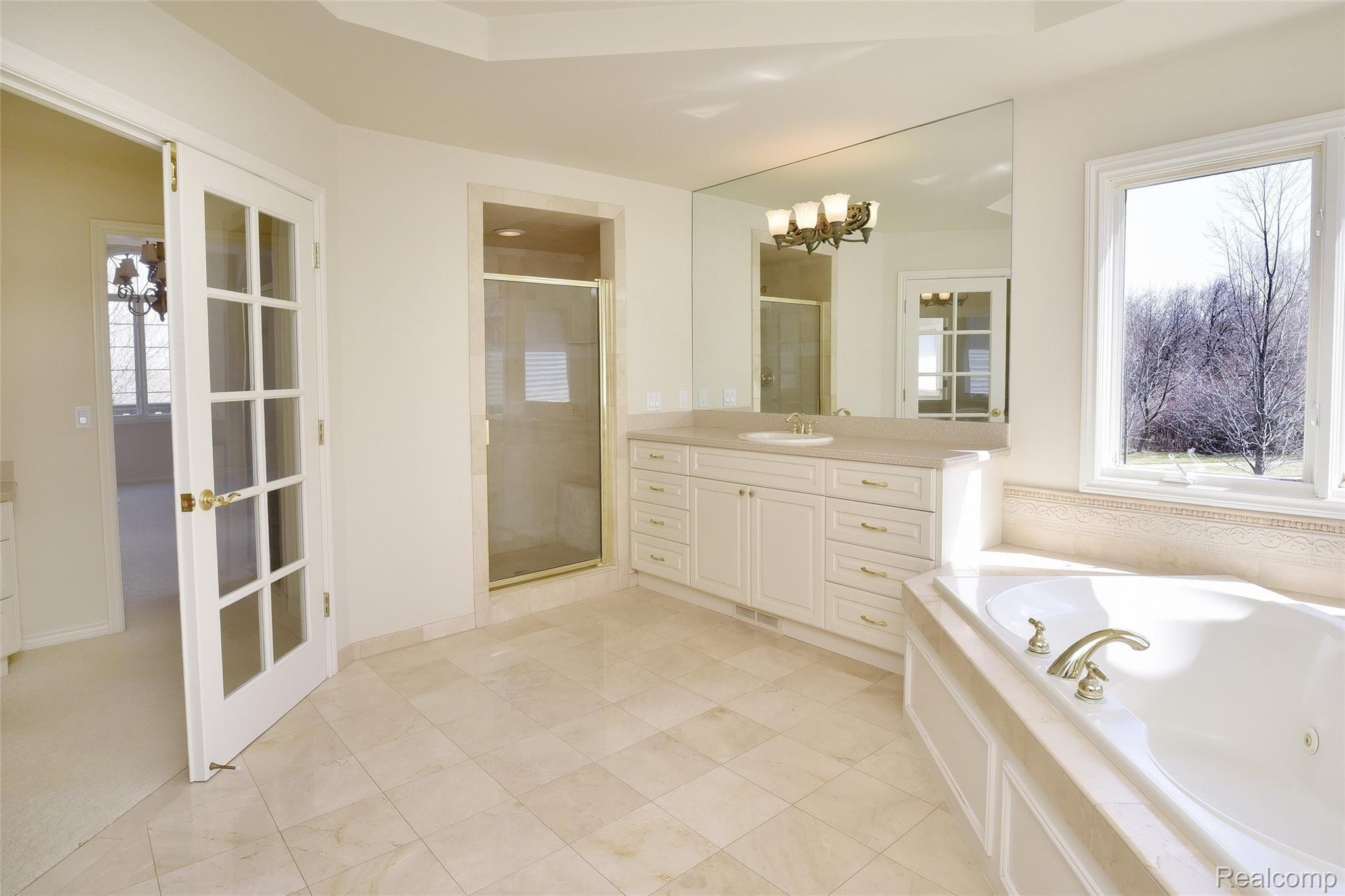 3159 St James Court Rochester, MI 48306 - Photo 20 of 32 Master Bathroom
