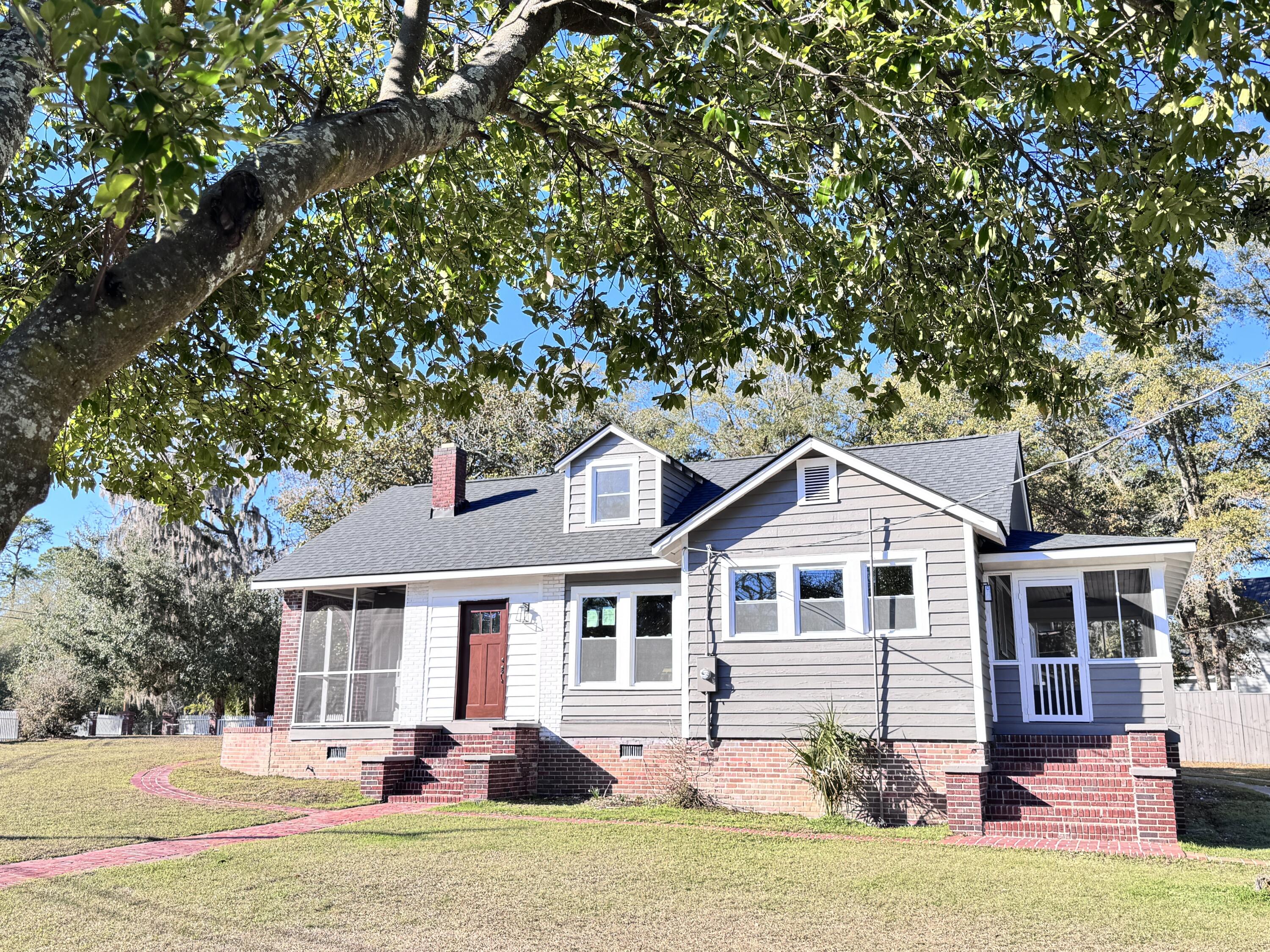 303 Warren Street Walterboro, SC 29488 - Photo 2 of 142 303 Warren Street