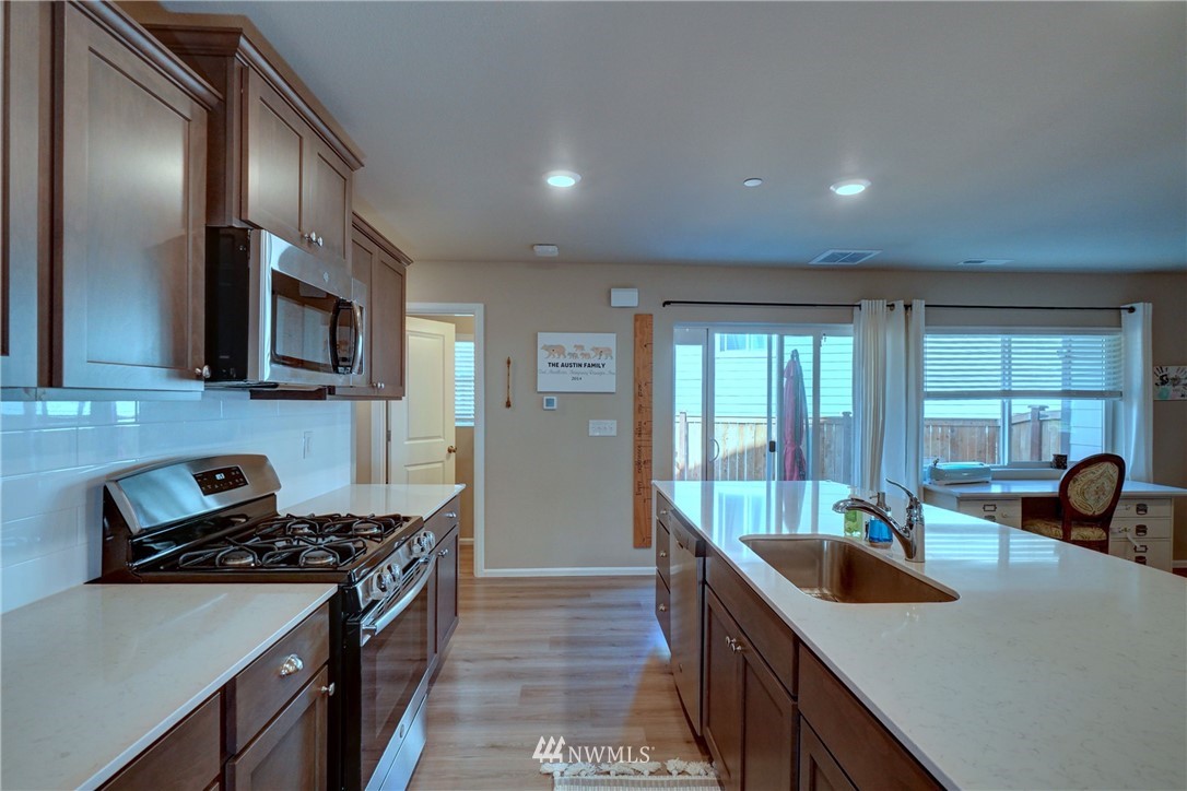 1114 Swan Loop DuPont, WA 98327 - Photo 12 of 39 Gallery Image 12