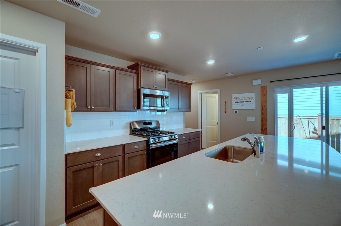 1114 Swan Loop DuPont, WA 98327 - Photo 15 of 39 Gallery Image 15