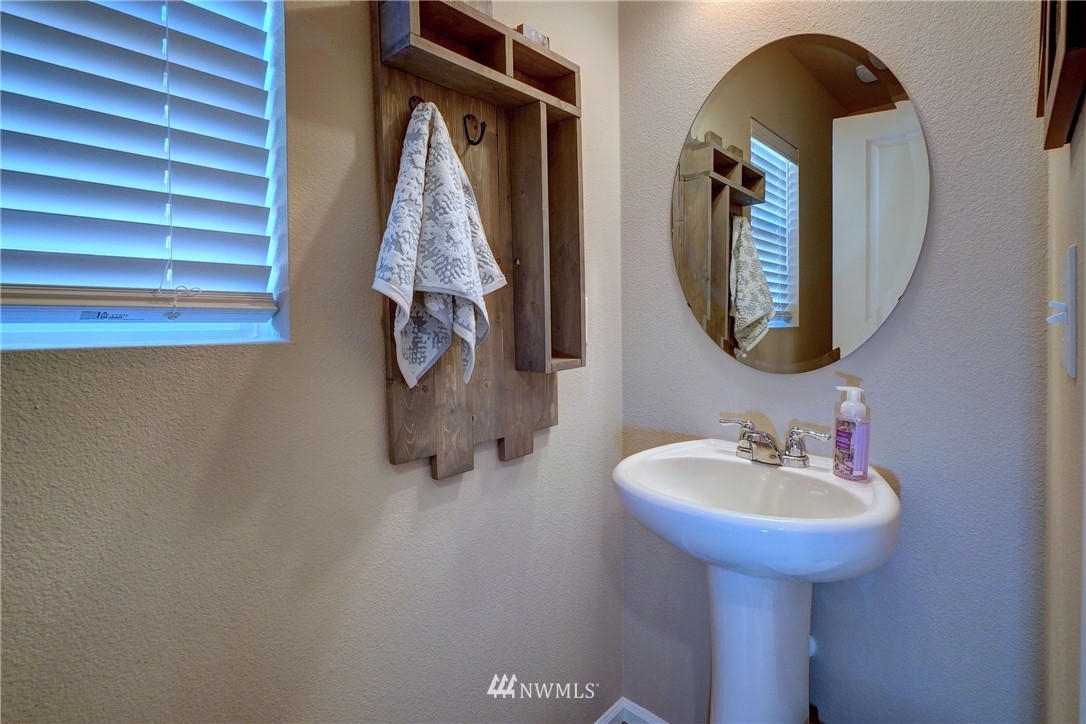 1114 Swan Loop DuPont, WA 98327 - Photo 16 of 39 Gallery Image 16