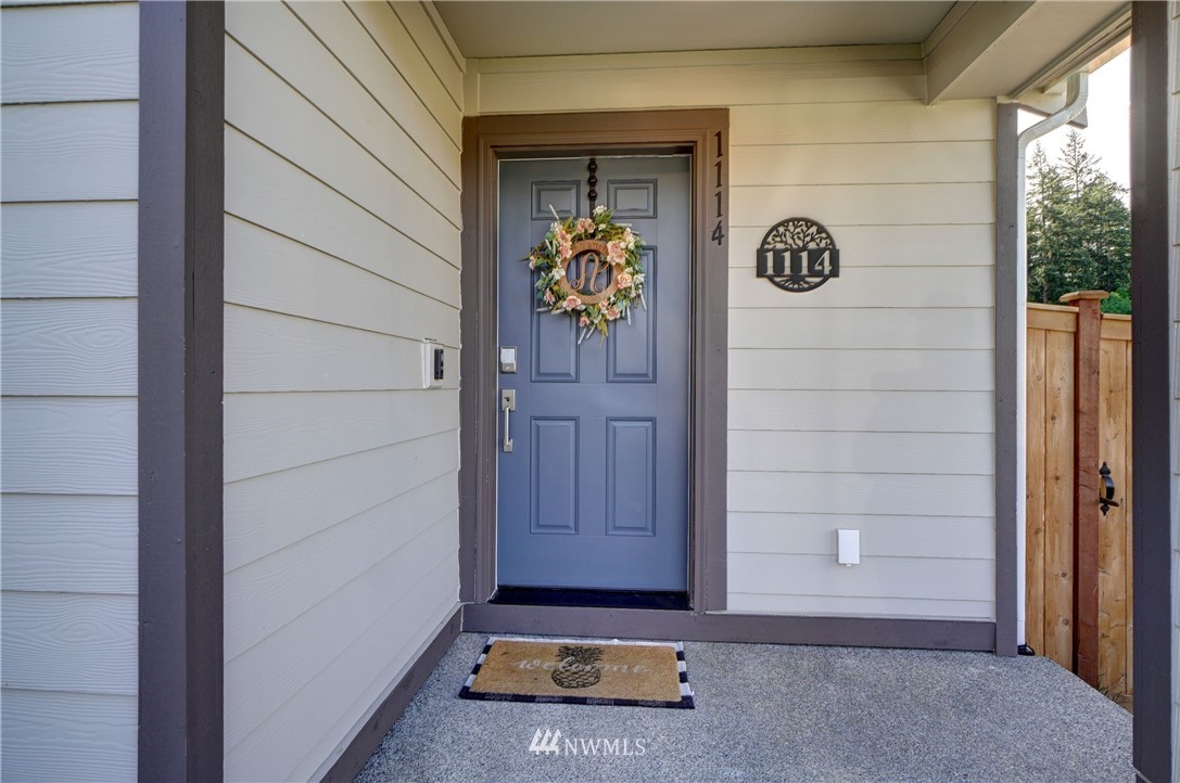 1114 Swan Loop DuPont, WA 98327 - Photo 4 of 39 Gallery Image 4
