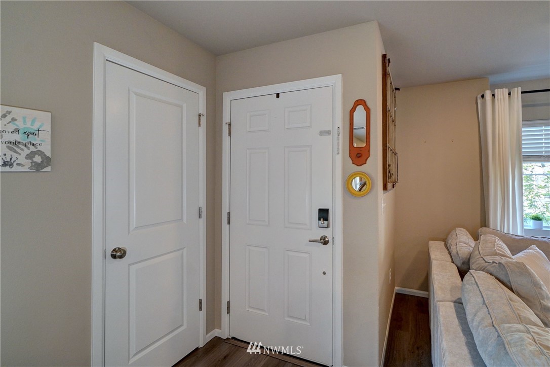 1114 Swan Loop DuPont, WA 98327 - Photo 6 of 39 Gallery Image 6