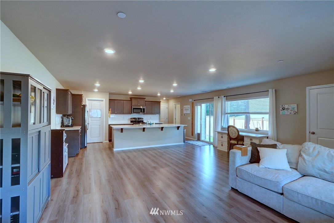 1114 Swan Loop DuPont, WA 98327 - Photo 10 of 39 Gallery Image 10
