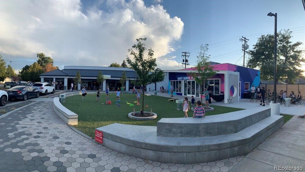 2880 Oneida Street Denver, CO 80207 - Photo 15 of 17