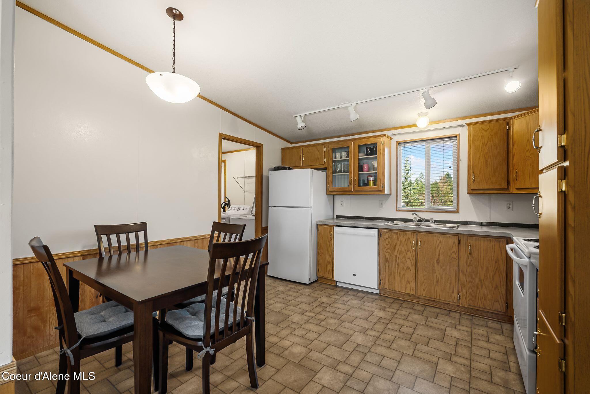 302 Mill Road Dover, ID 83825 - Photo 7 of 35 Kitchen