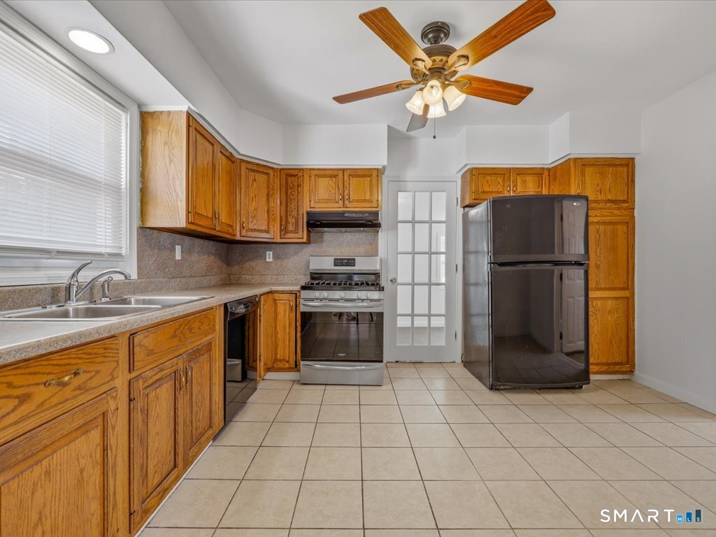53 Maple Street Meriden, CT 06451 - Photo 17 of 35