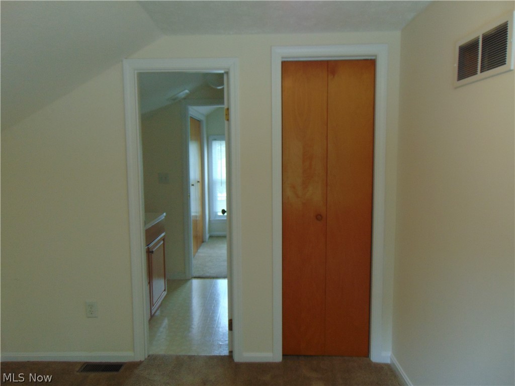 48105 Middle Ridge Road Amherst, OH 44001 - Photo 20 of 32