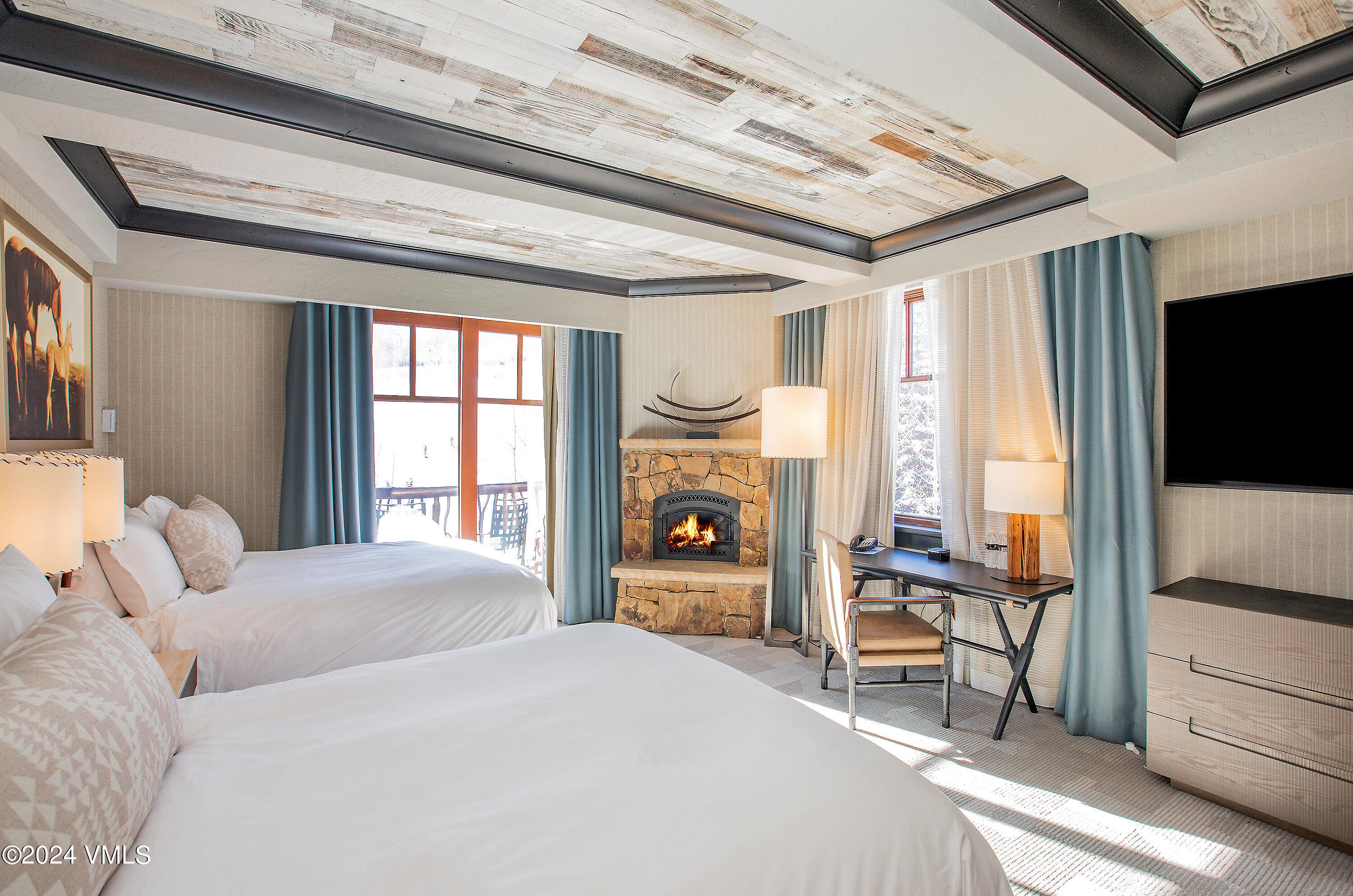 130 Daybreak Ridge Road, Unit HS658/660 Avon, CO 81620 - Photo 7 of 27 a bedroom with a bed and a tv on dresser