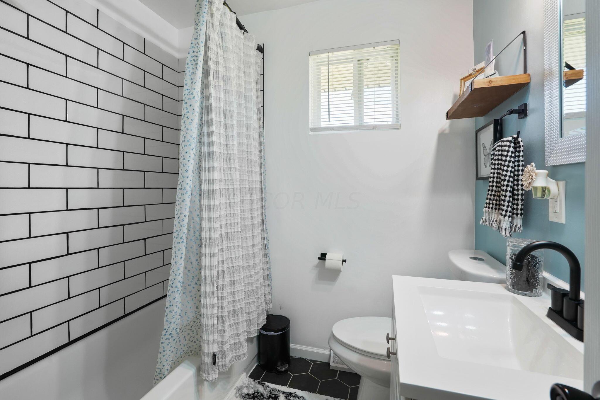 925 Salisbury Road Columbus, OH 43204 - Photo 18 of 36 Bathroom1
