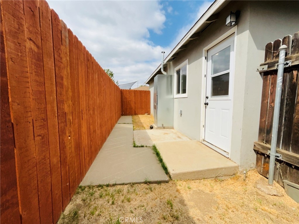 3928 Everest Avenue Riverside, CA 92503 - Photo 61 of 63 a view of backyard with tub and wooden floor