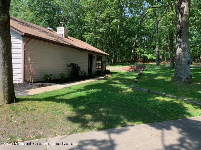 16 Robin Road, Unit 1000 Howell, NJ 07731 - Photo 22 of 22 robin_side3