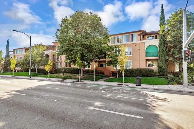 $568,000 | 801 South Winchester Boulevard, Unit 2401, San Jose, CA 95128