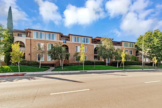 $568,000 | 801 South Winchester Boulevard, Unit 2401, San Jose, CA 95128