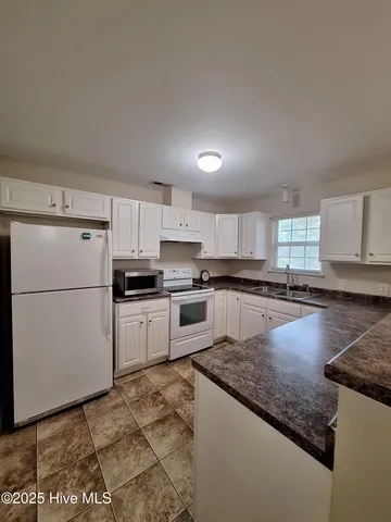 $1,500 | 2412 King Richard Court, Unit E, Greenville, NC 27858