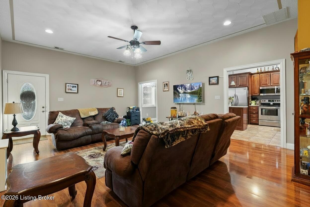 304 Hutchins Ridge Road Bardstown, KY 40004 - Photo 9 of 53 BDE21842-C6AE-4225-8251-160AD2291553