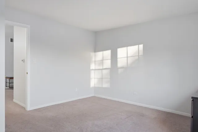 $260,000 | 523 Bridle Trail, Wheeling, IL 60090