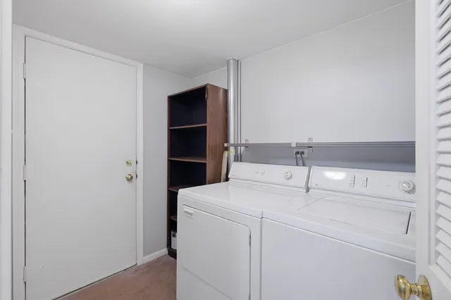 $260,000 | 523 Bridle Trail, Wheeling, IL 60090