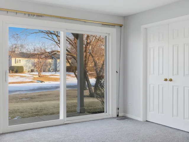 $260,000 | 523 Bridle Trail, Wheeling, IL 60090