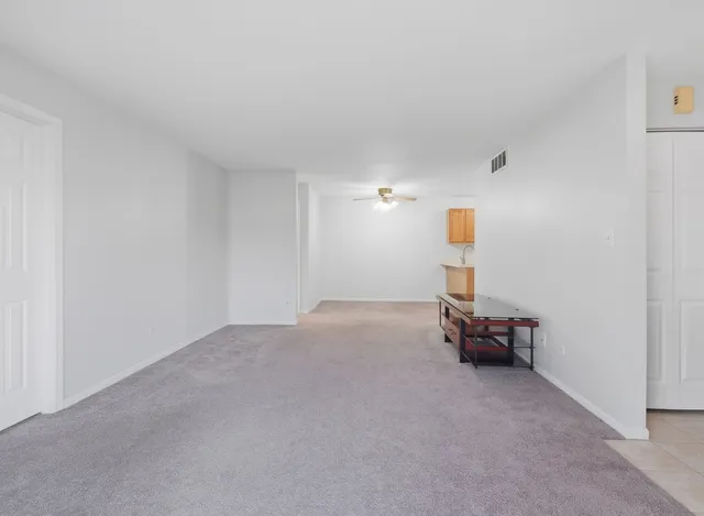 $260,000 | 523 Bridle Trail, Wheeling, IL 60090