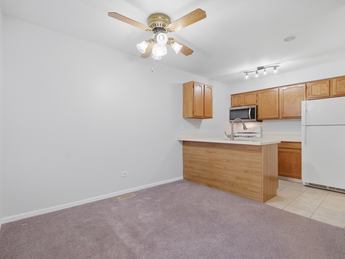 523 Bridle Trail Wheeling, IL 60090 - Photo 8 of 24