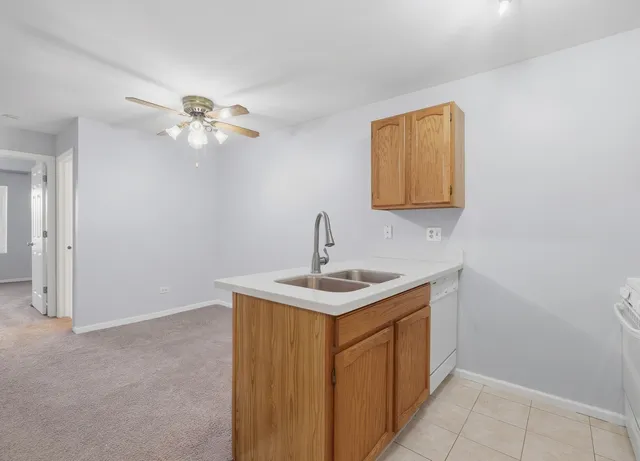 $260,000 | 523 Bridle Trail, Wheeling, IL 60090