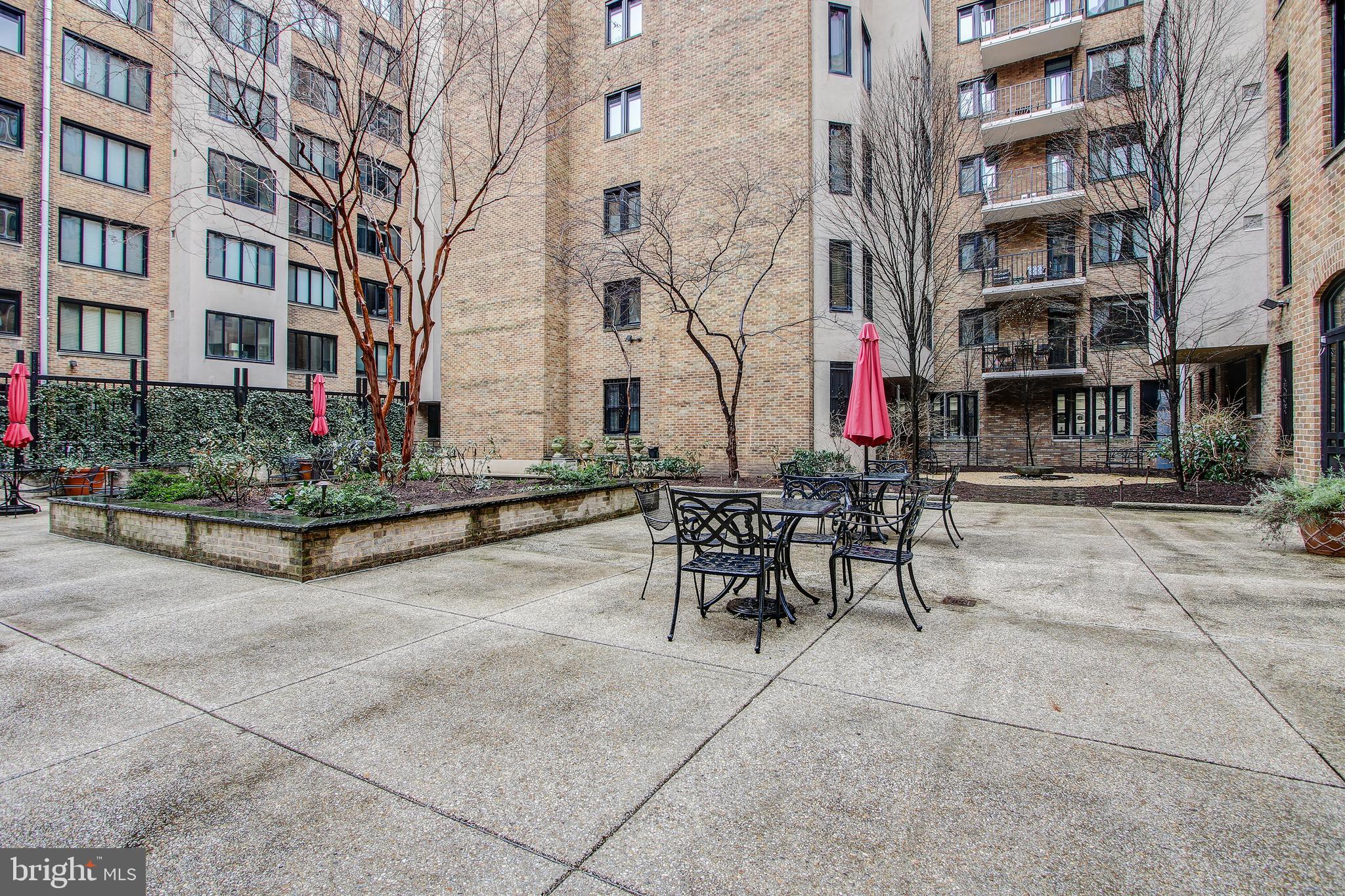 1701 16th Street Northwest, Unit 450 Washington, DC 20009 - Photo 9 of 33 Courtyard with grill