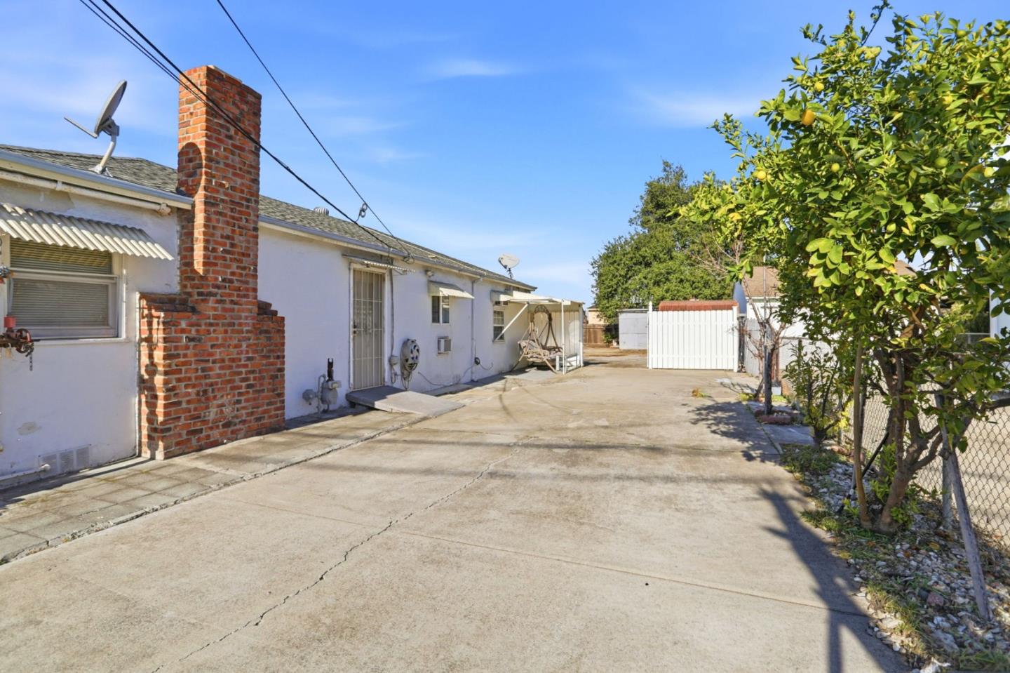 2935 McKee Road San Jose, CA 95127 - Photo 3 of 26