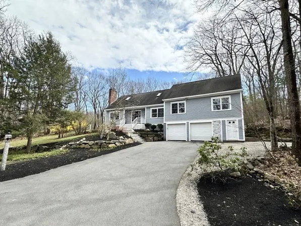 $950,000 | 31 Hillside Road, Boxford, MA 01921