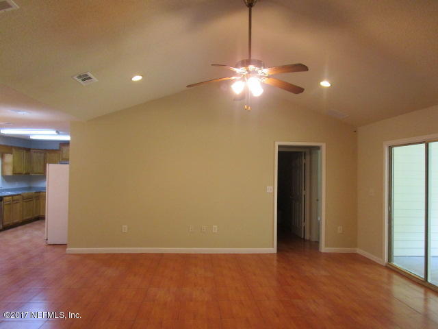 370 Chaffee Road North Jacksonville, FL 32220 - Photo 5 of 15 Living room
