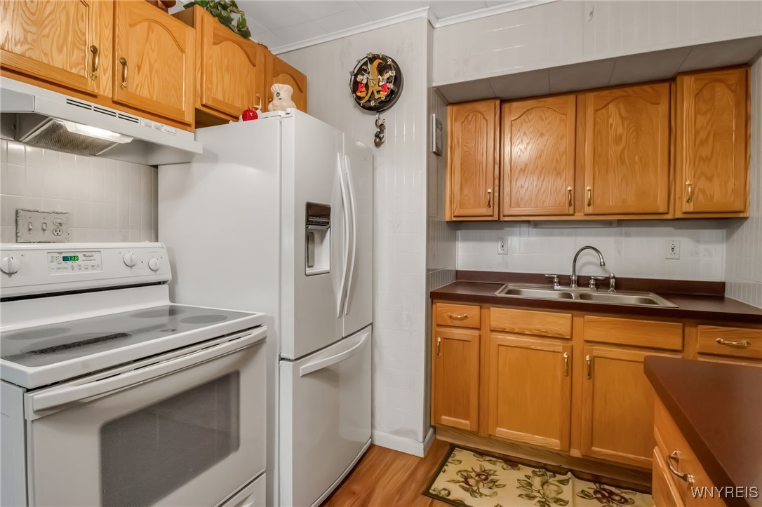 8400 Donna Drive Niagara, NY 14304 - Photo 12 of 35