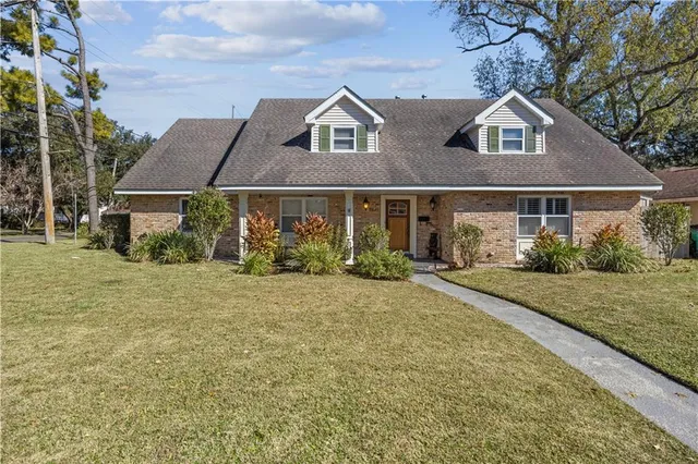 $565,000 | 9631 Wildwood Drive, River Ridge, LA 70123