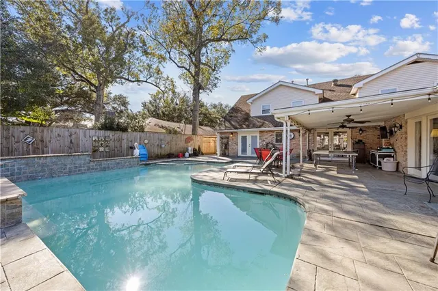 $565,000 | 9631 Wildwood Drive, River Ridge, LA 70123