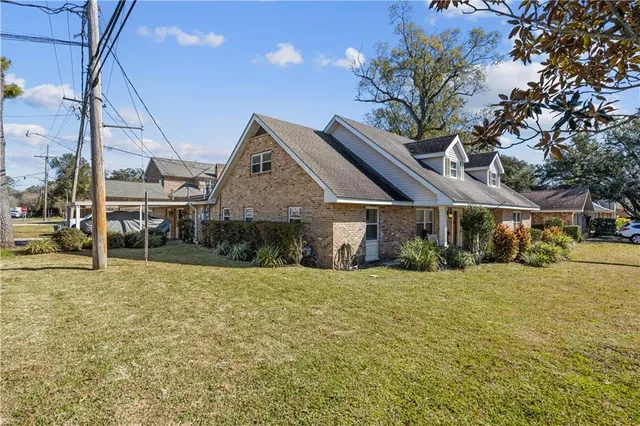 $565,000 | 9631 Wildwood Drive, River Ridge, LA 70123