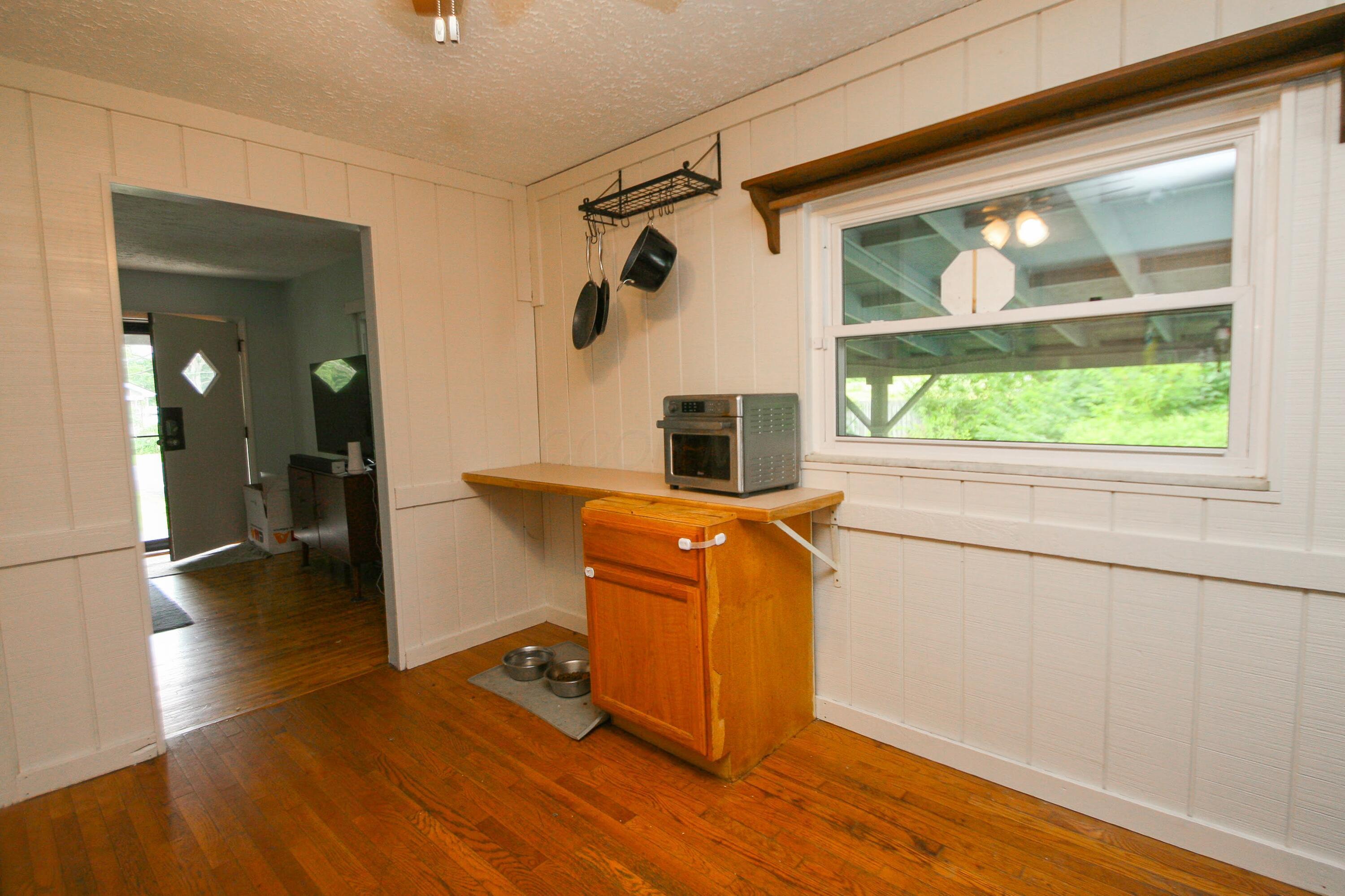 1810 Lehner Road Columbus, OH 43224 - Photo 7 of 25 plenty of room for your table and chairs
