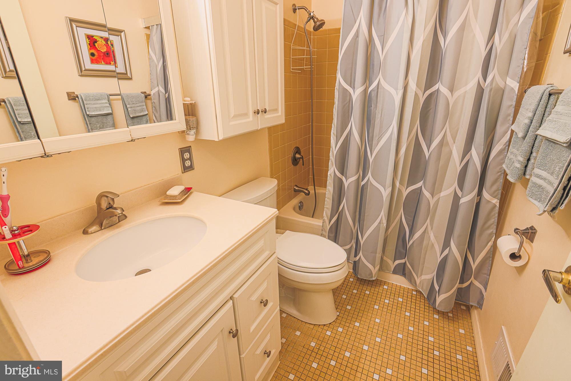 3520 Orbitan Road Parkville, MD 21234 - Photo 17 of 25 Bathroom