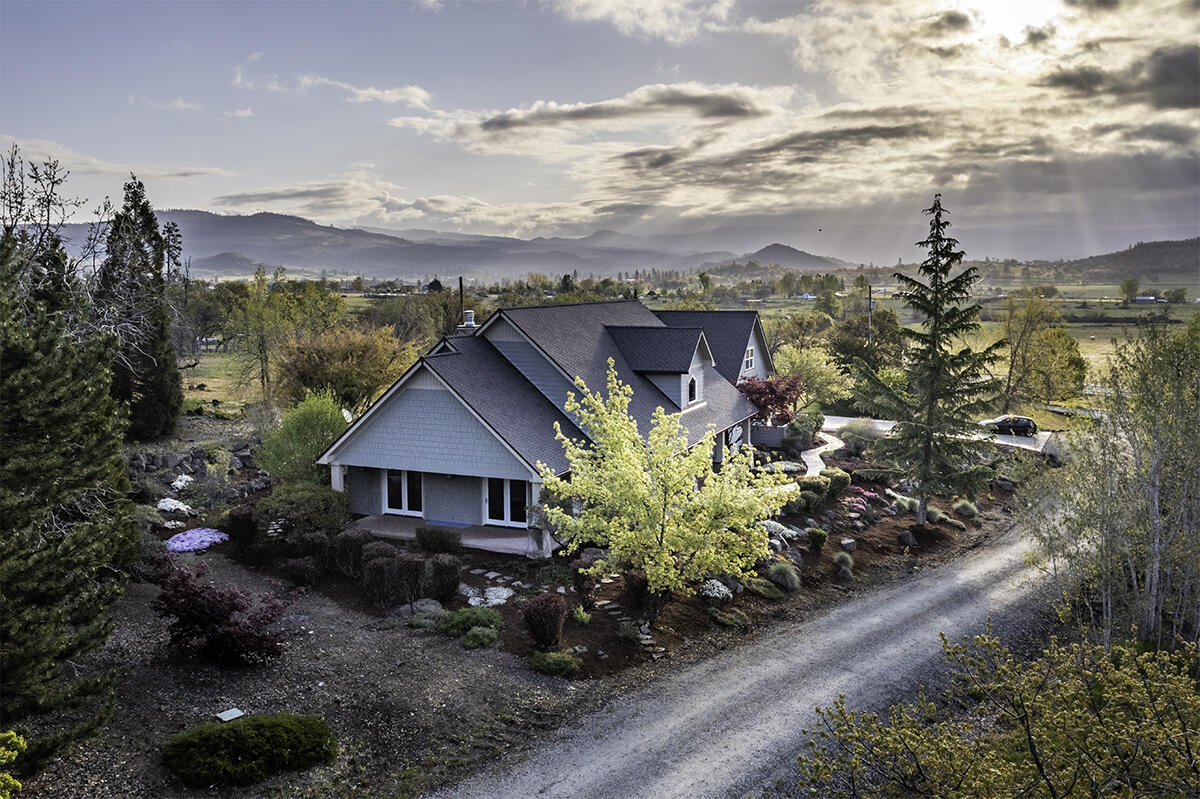 1930-1932 Stevens Road Eagle Point, OR 97524 - Photo 4 of 88 DJI_0286-HDR-Edit