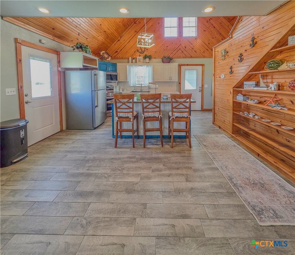 376 Haddock Drive Palacios, TX 77465 - Photo 10 of 41