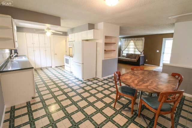 9016 Hatt Road Linden, MI 48451 - Photo 2 of 20 21186562-1.JPG