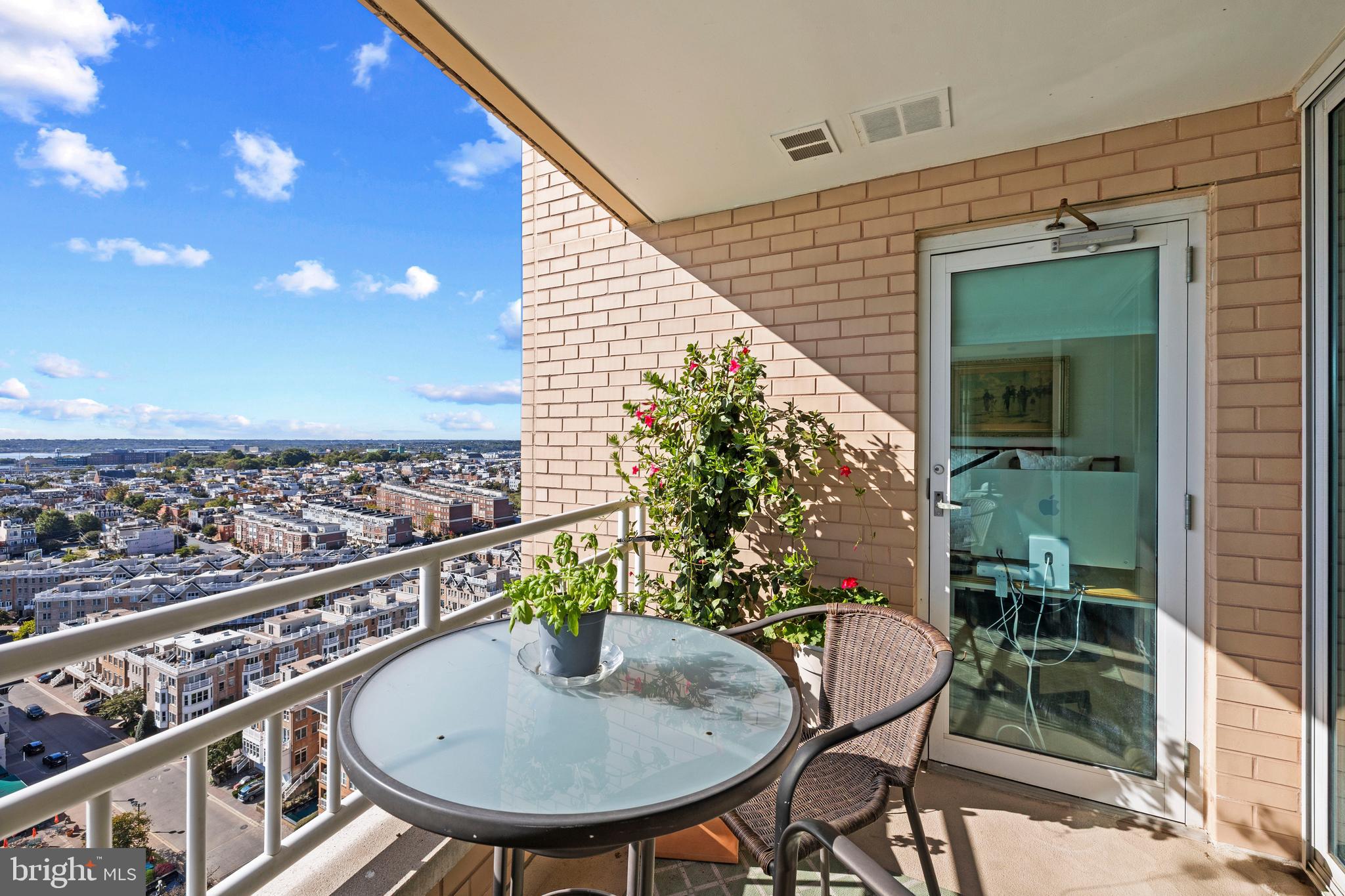 100 Harborview Drive, Unit 1708 Baltimore, MD 21230 - Photo 13 of 39 South Views Overlook the City