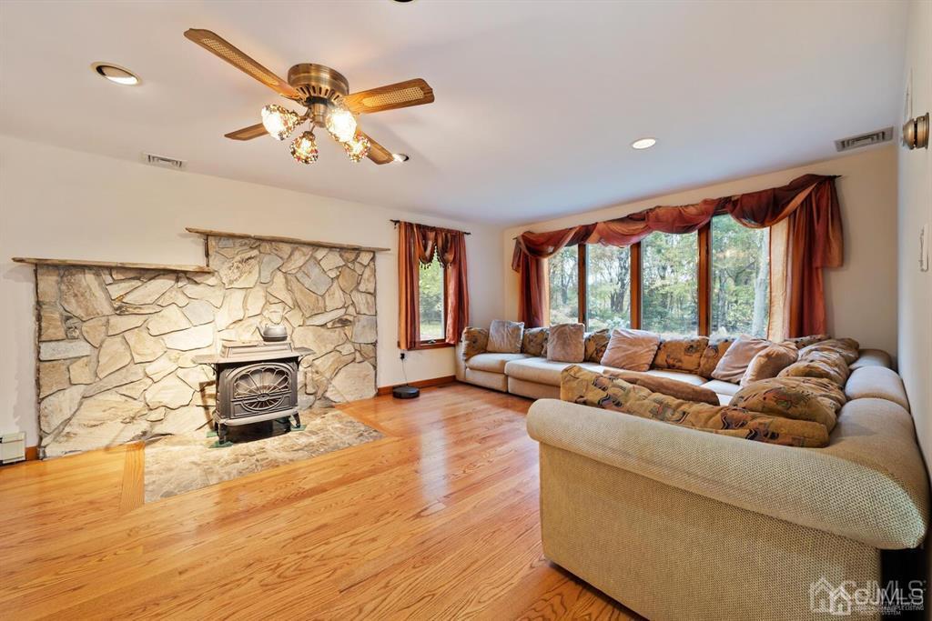 91 Dutch Road East Brunswick, NJ 08816 - Photo 9 of 42 Gallery Image 9