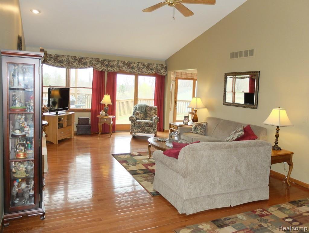 7124 Oakhill Road Clarkston, MI 48348 - Photo 5 of 27 7124 Oak Hill GR 3.jpg