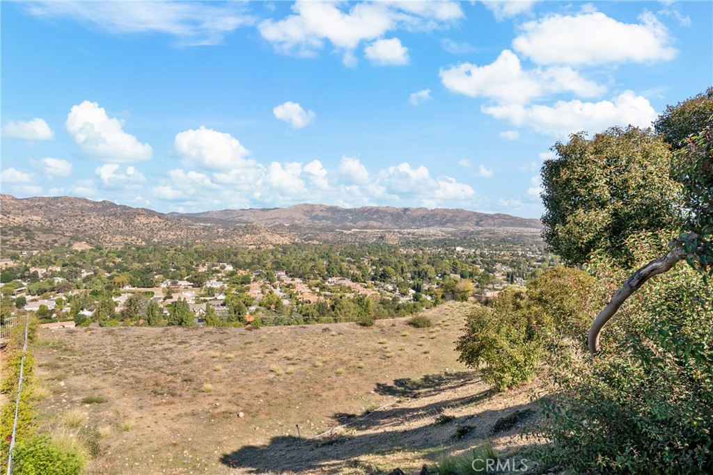 22451 South Summit Ridge Circle Chatsworth, CA 91311 - Photo 4 of 19 a view of a city