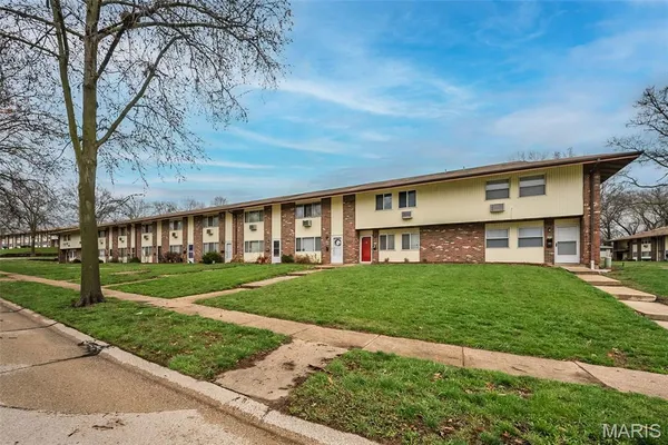$75,000 | 7632 Hazelcrest Drive, Hazelwood, MO 63042