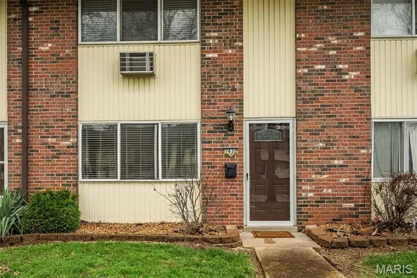 $75,000 | 7632 Hazelcrest Drive, Hazelwood, MO 63042