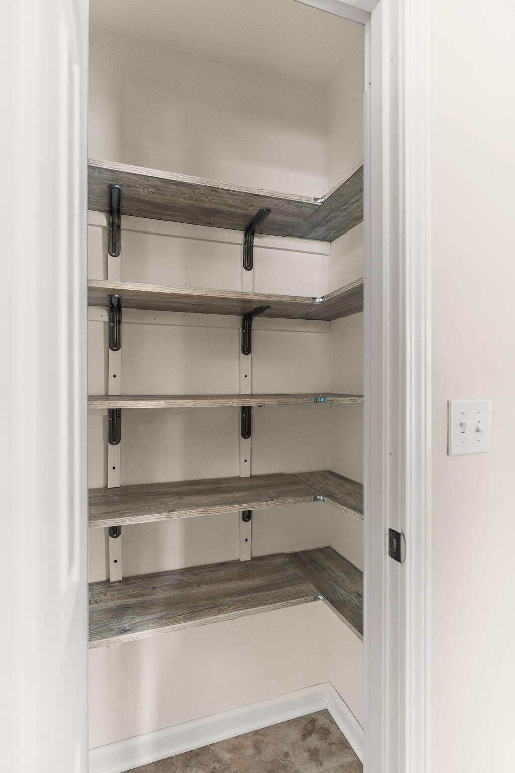 2782 Eleanor Street Portage, IN 46368 - Photo 9 of 20 a view of a room with shelf