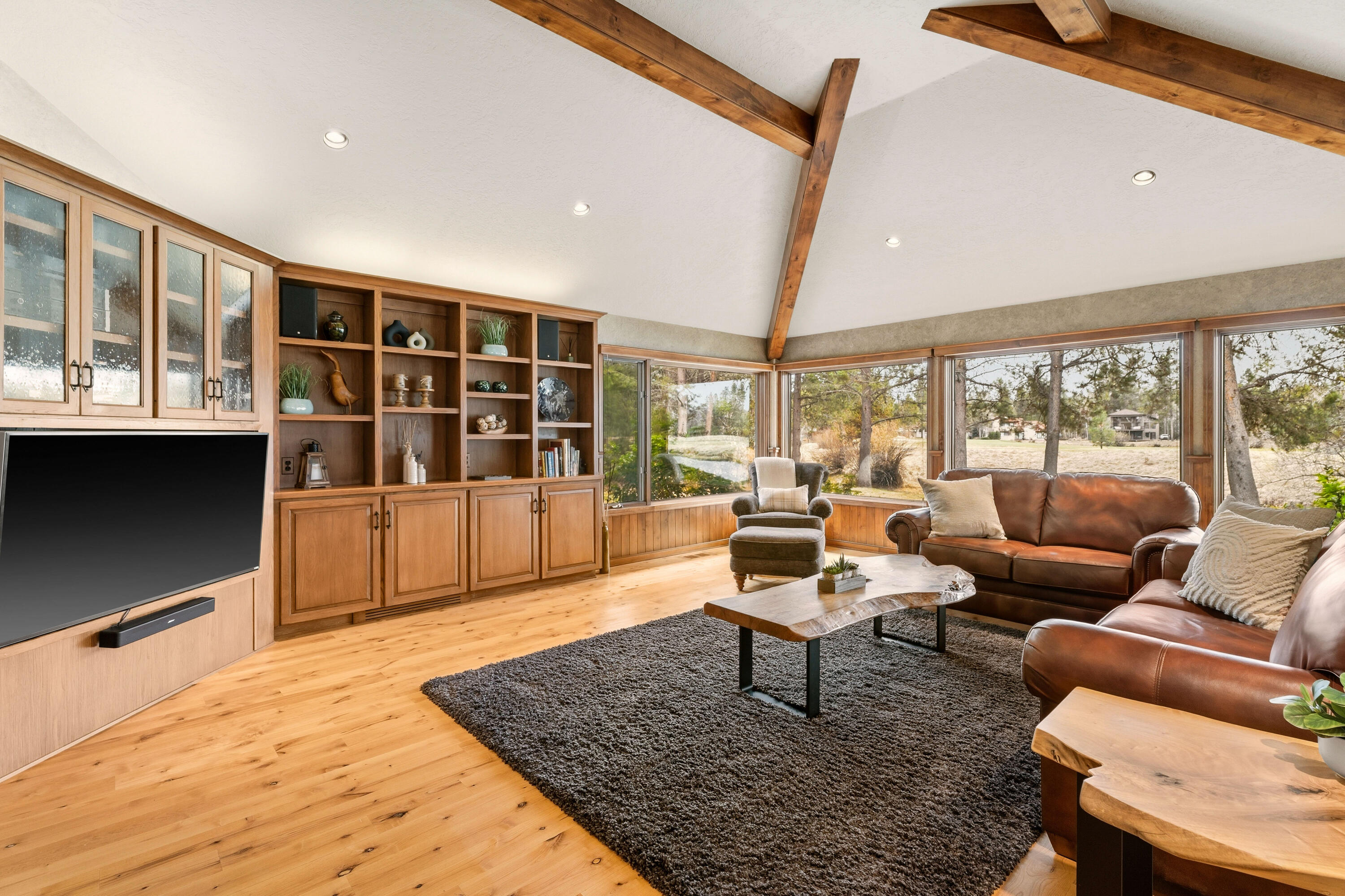 17995 North Course Lane, Unit 8 Sunriver, OR 97707 - Photo 11 of 44 Built in entertainment center