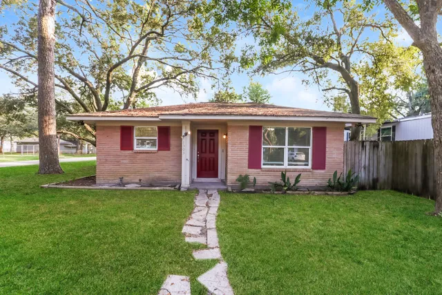 $1,445 | 1303 West Phillips Street, Alvin, TX 77511